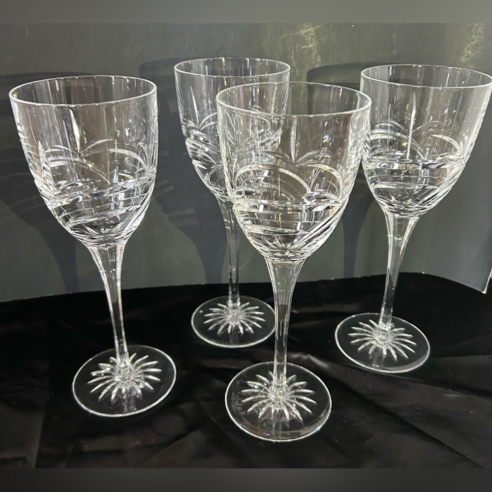 Unique Crystal Wine/Water Glasses Goblets Set of 4  Stemware W/Swirl Pattern 9”.